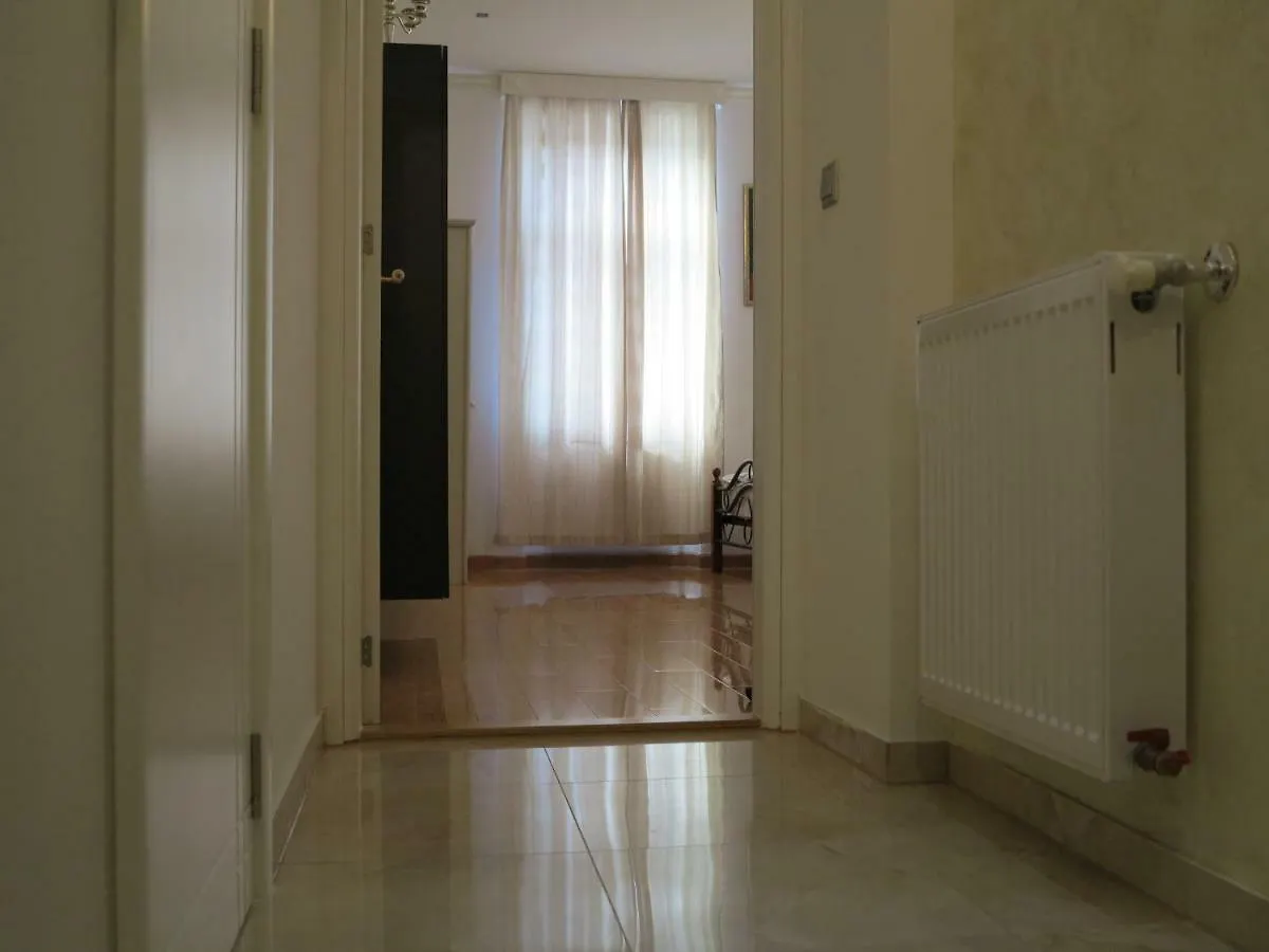 Small Luxury Kapitol Apartment Vienna