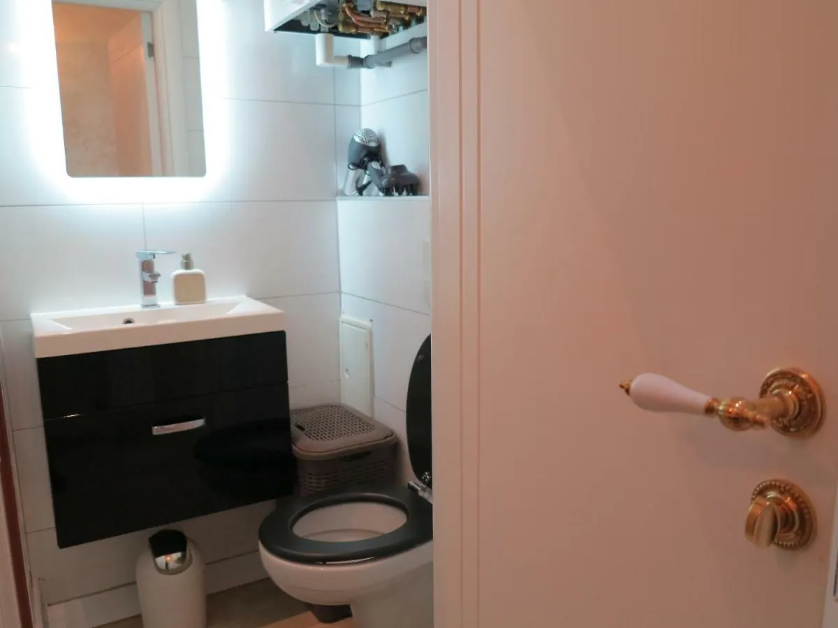 Small Luxury Kapitol Apartment Vienna