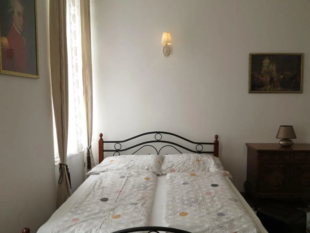 Small Luxury Kapitol Apartment Vienna